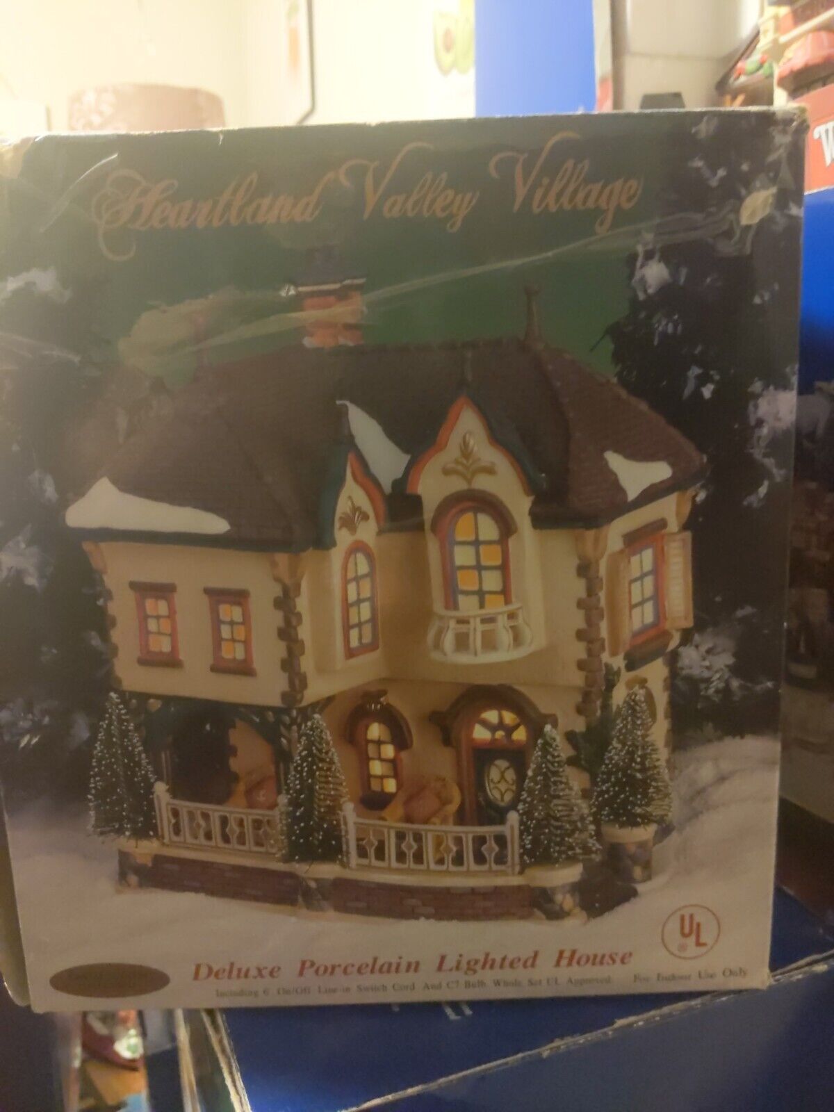 Heartland Valley Village  Deluxe Hand Painted Porcelain Lighted House