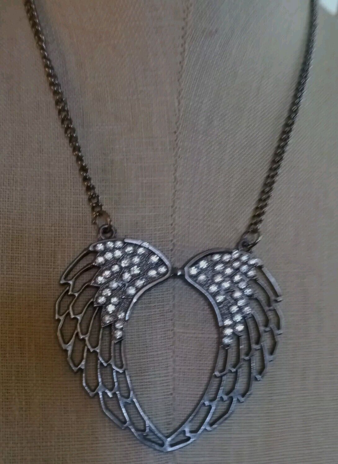 Vintage Necklace Silver Tone Angel Wings Rhinestone Embellished Unbranded 16-20