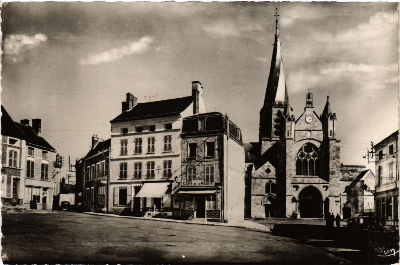 CPA AK PUISEAUX Place du Martroi Church Facade (864486)