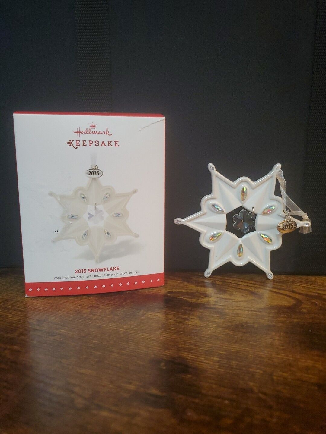 Hallmark Keepsake Christmas Ornament Snowflake 2015 Glass Rhinestones in Box