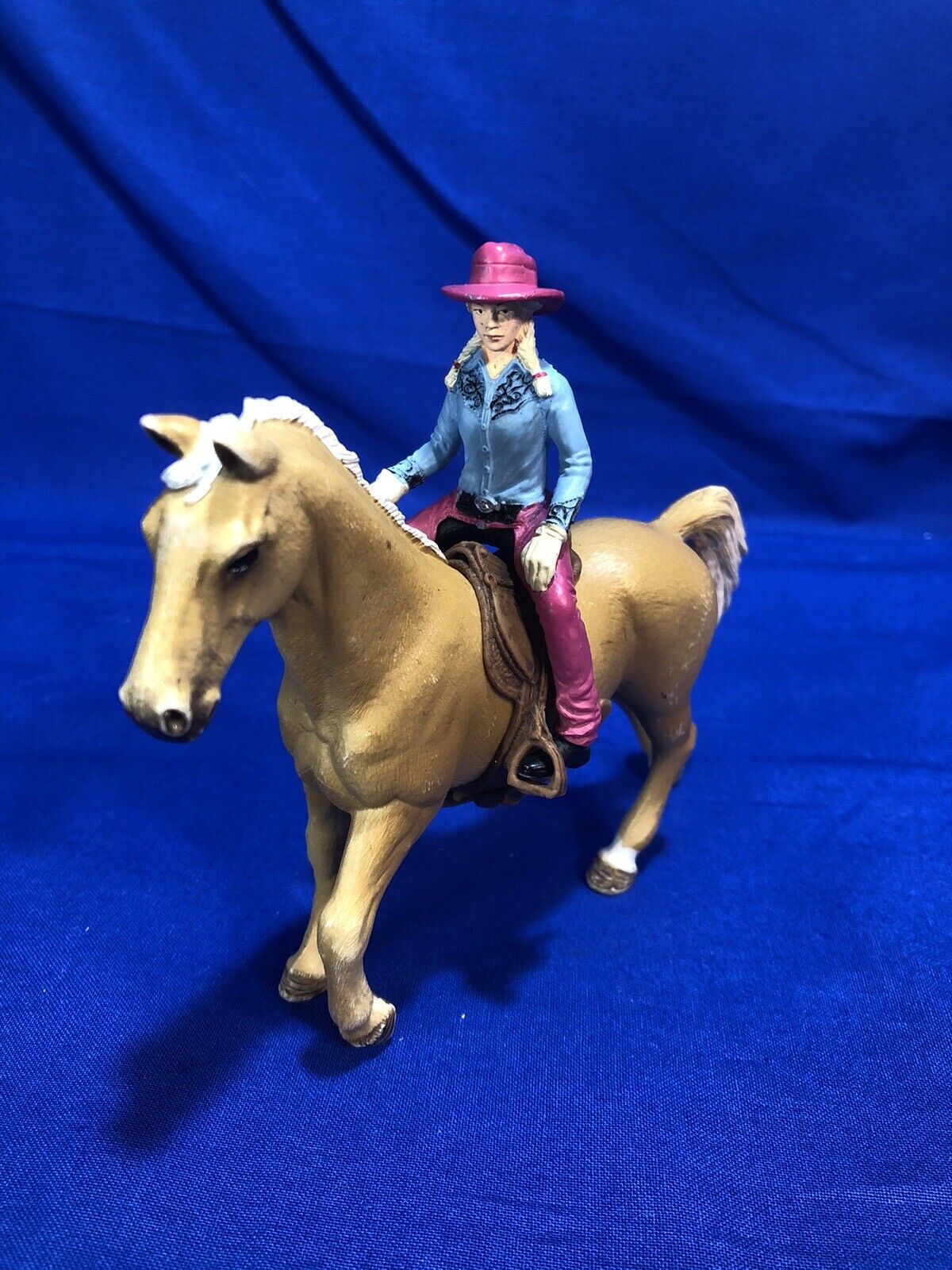 Schleich Farm World Rodeo Toys Barrel Racing with Cowgirl and Horse 41417