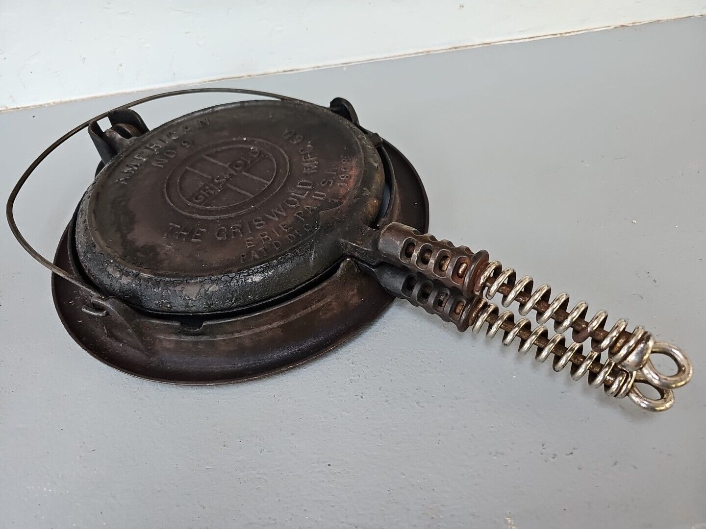 1908 Griswold Waffle Iron No. 9 American 316 317 318 Maker Ball Hinge Antique