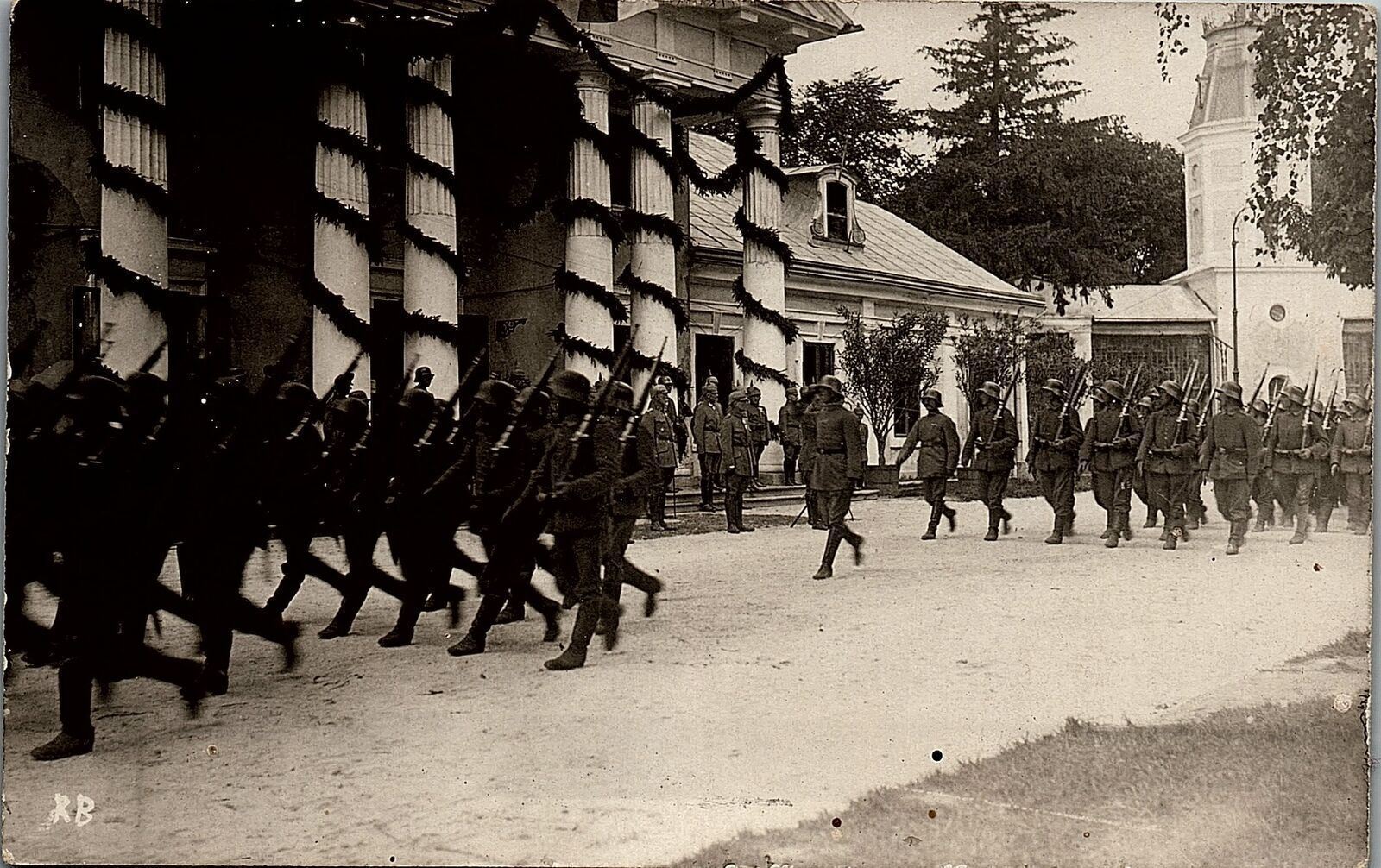 1917 GERMAN SOLDIERS MARCHING INTO A CITY SEPT 6 1917 REAL PHOTO POSTCARD 29-143