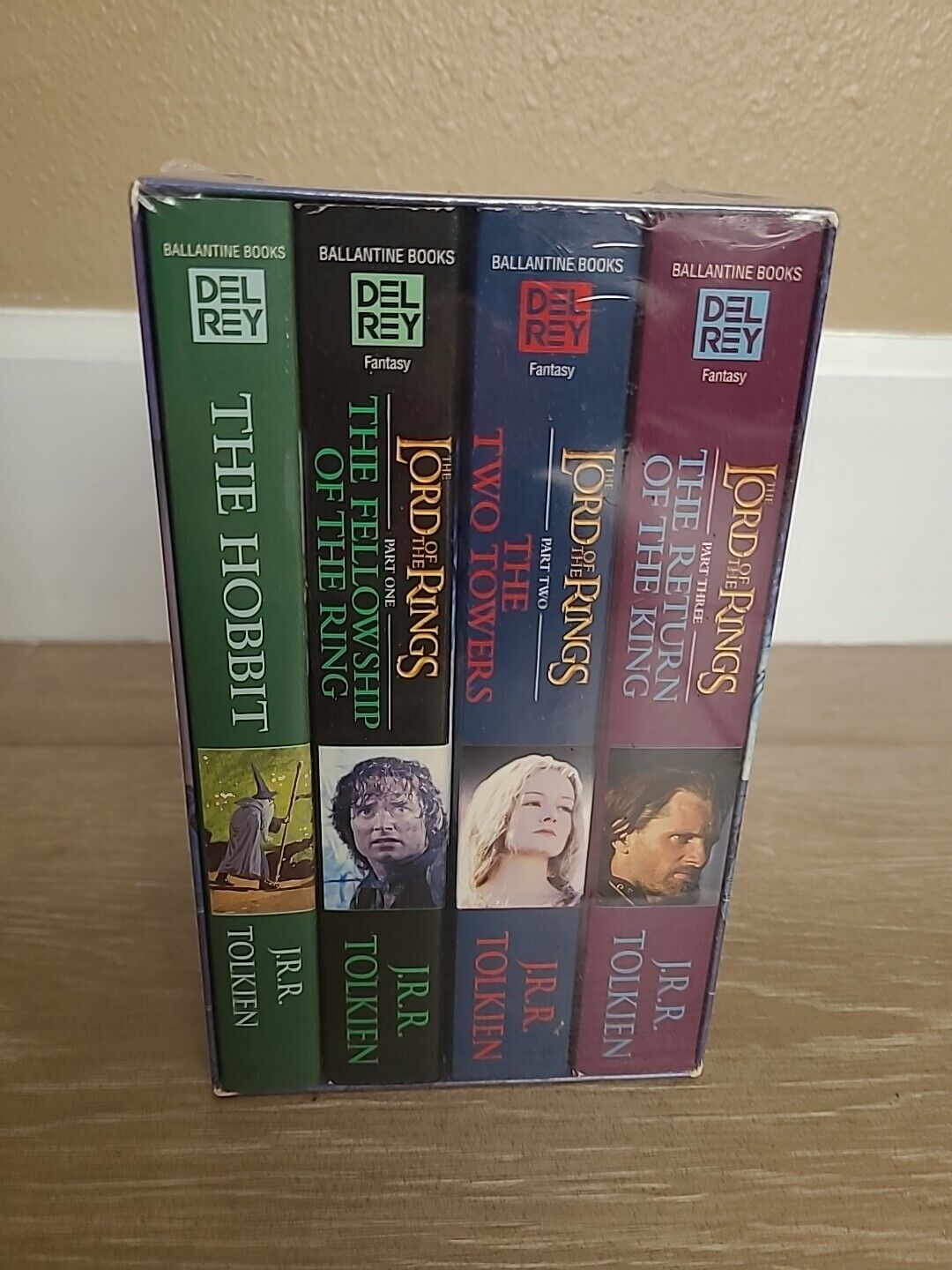 J.R.R. Tolkien -The Hobbit And Lord Of The Rings 2001 Boxed Set (4) Books 