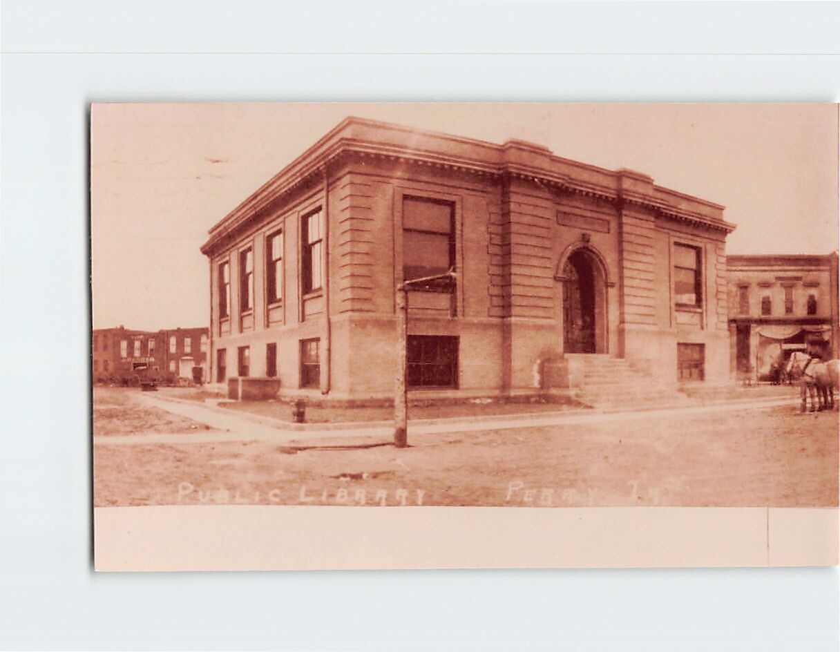 Postcard Public Library, Perry, Iowa