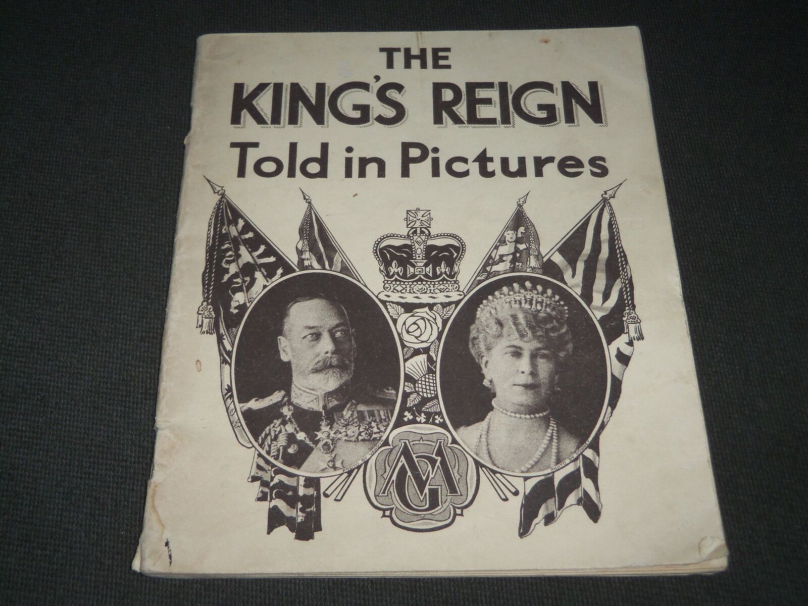 1935 THE KING'S REIGN TOLD IN PICTURES PROGRAM - GREAT PHOTOS - J 2825