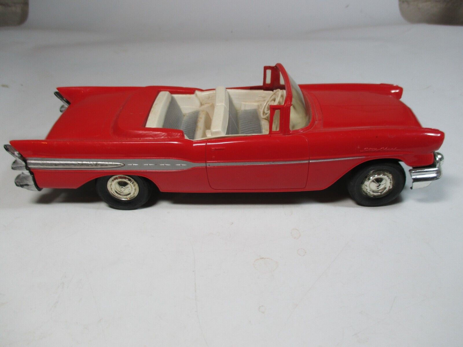 1957 Pontiac Convertible Friction/Promo AMT 1/25