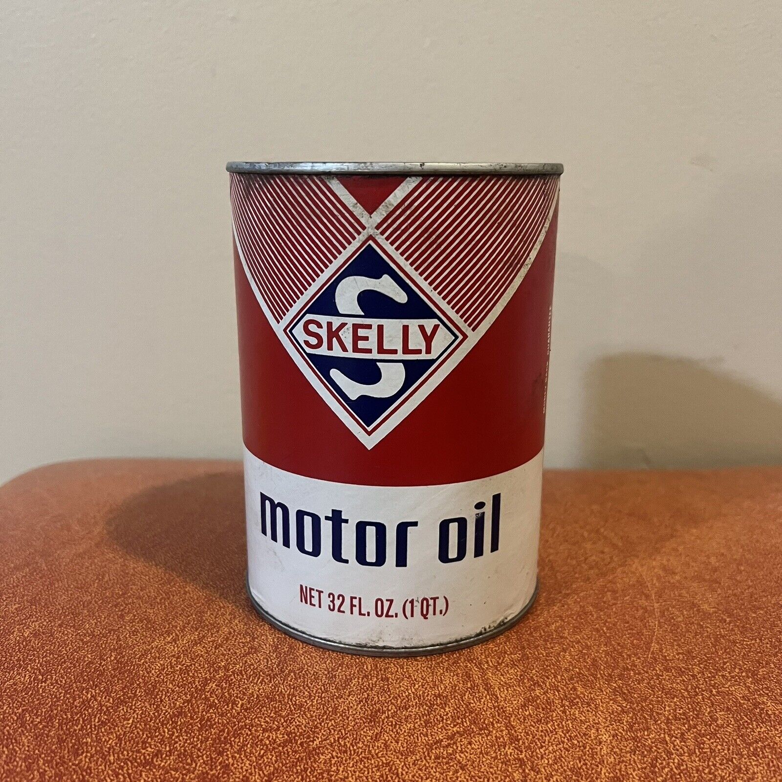 Vintage Skelly Motor Oil 1 qt Full Oil Can NOS S.A.E. 20 Red White Blue 32 FL