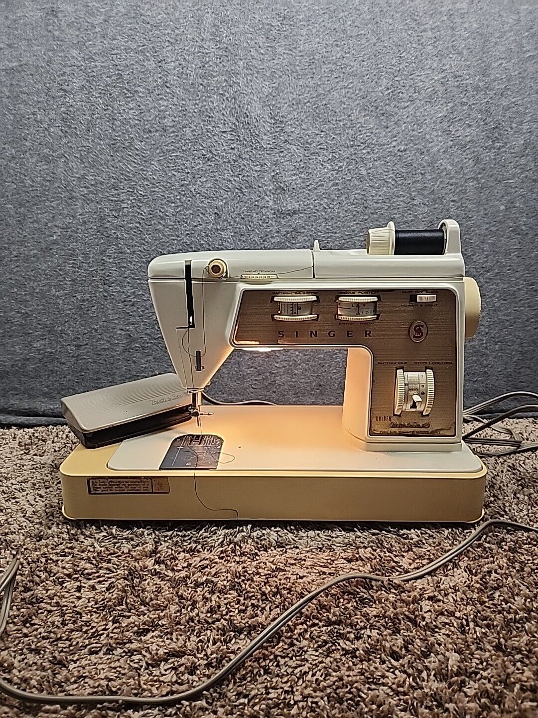 VTG Singer Sewing Machine Golden Touch and Sew Deluxe Zigzag 750 w/ Case Working