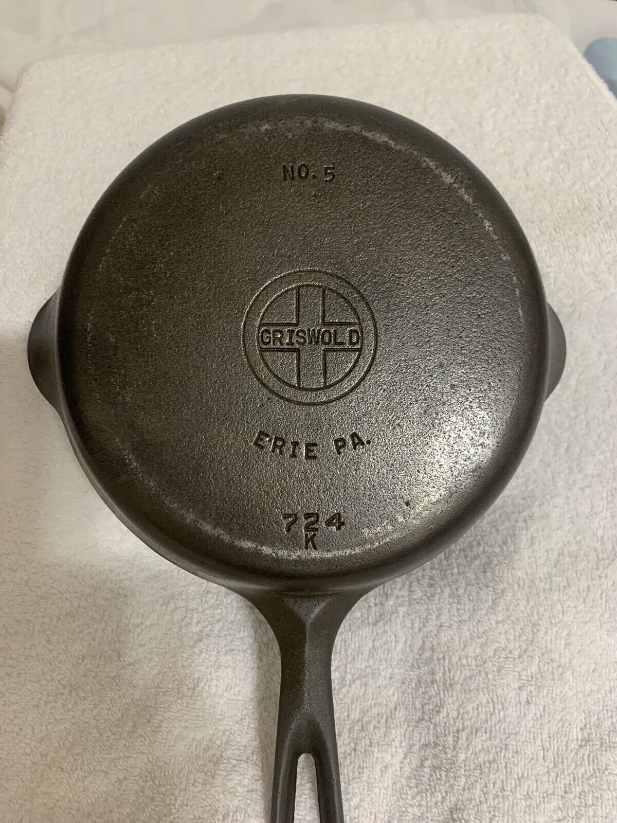 Griswold Cast Iron Skillet No. 5 Small Block Logo Erie PA. 724 K Sits Flat LQQK