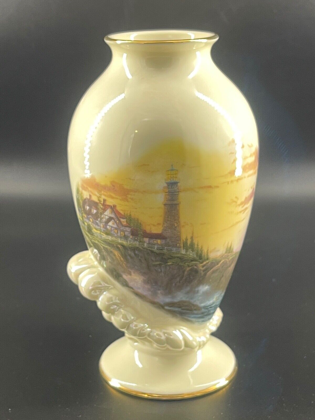 LENOX  Thomas Kinkade The Clearing Storms Vase 2005 Final Issue