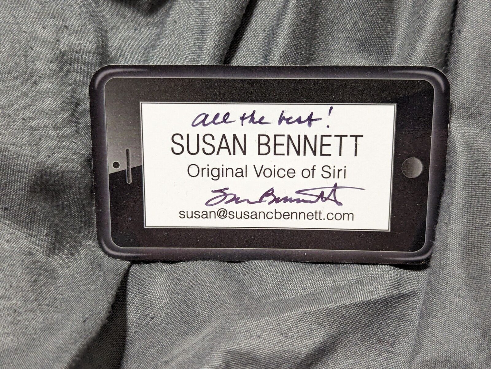 SUSAN BENNETT autograph APPLE voice of “Siri” signed business card.