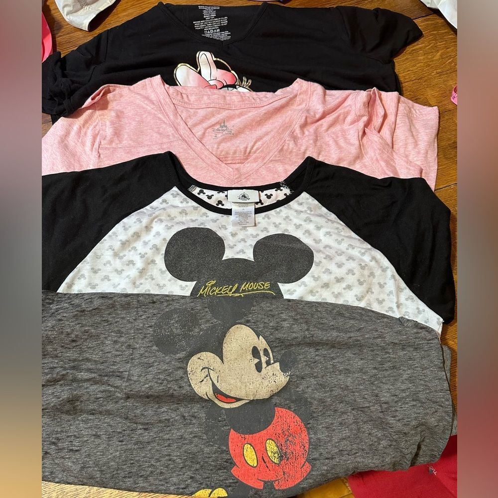 Disney parks women's tshirt sz xl this is a bundle of 4 tshirts