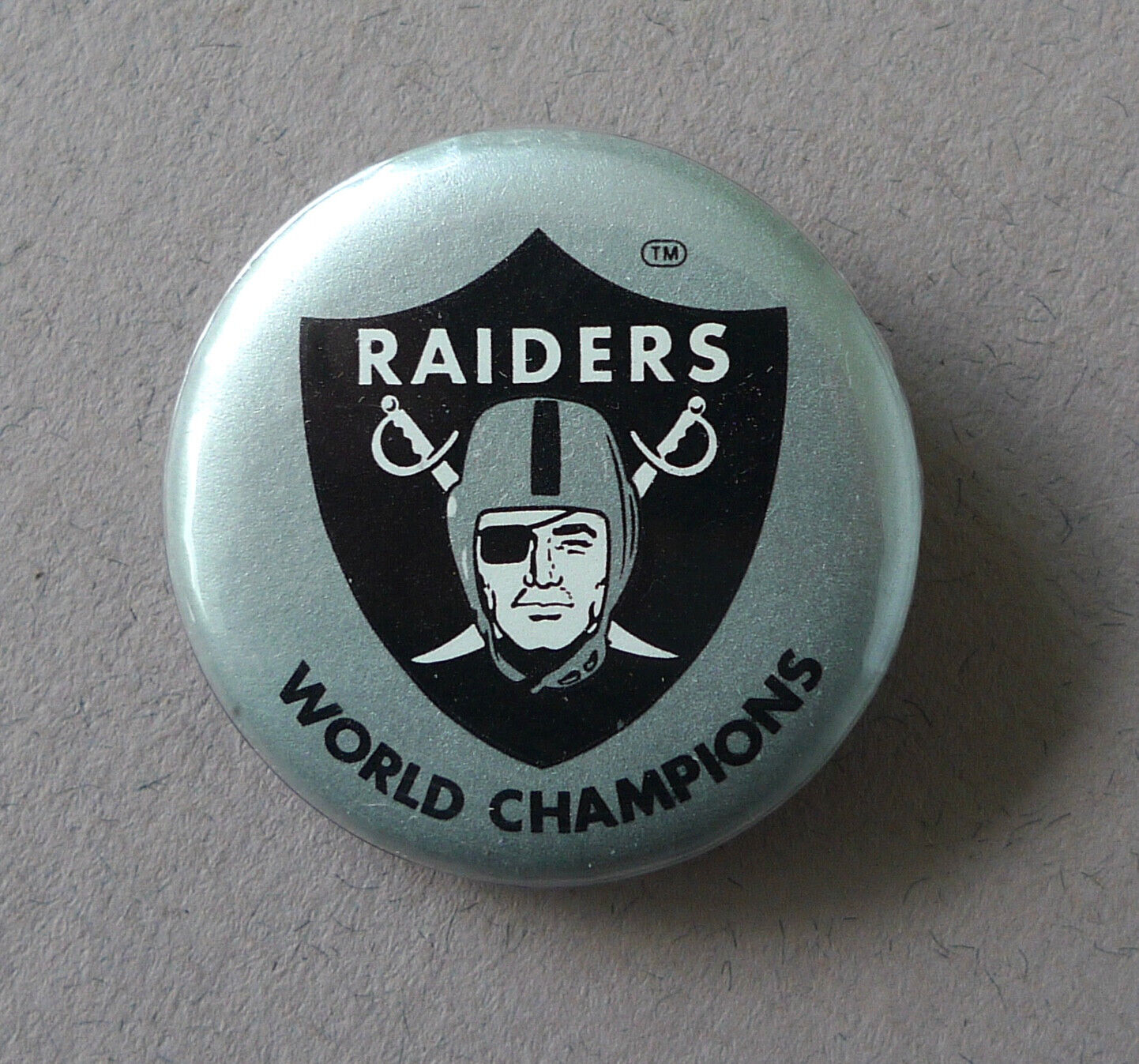 Vintage 1970s 80s Oakland Raiders World Champions Super Bowl pin rare button