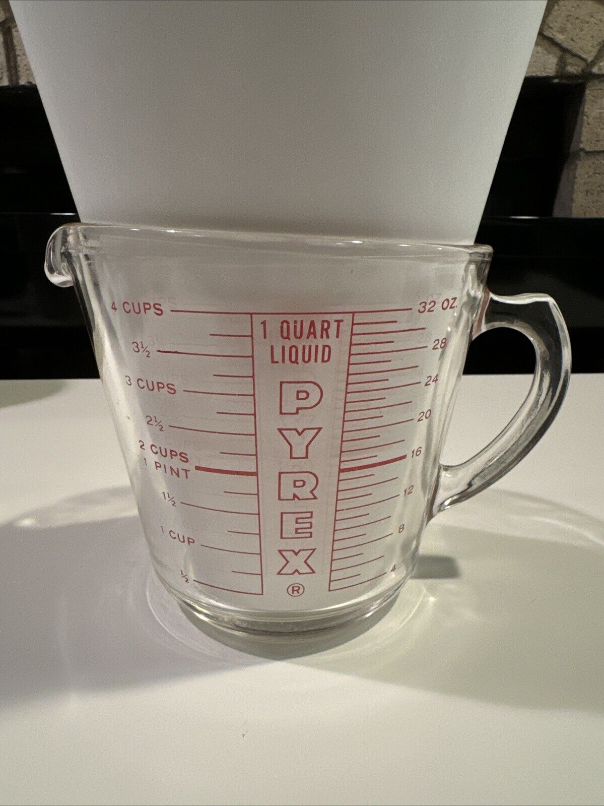 Vintage 1950s Pyrex No. 532 4-Cup/1-Quart Liquid Measuring Cup D Handle