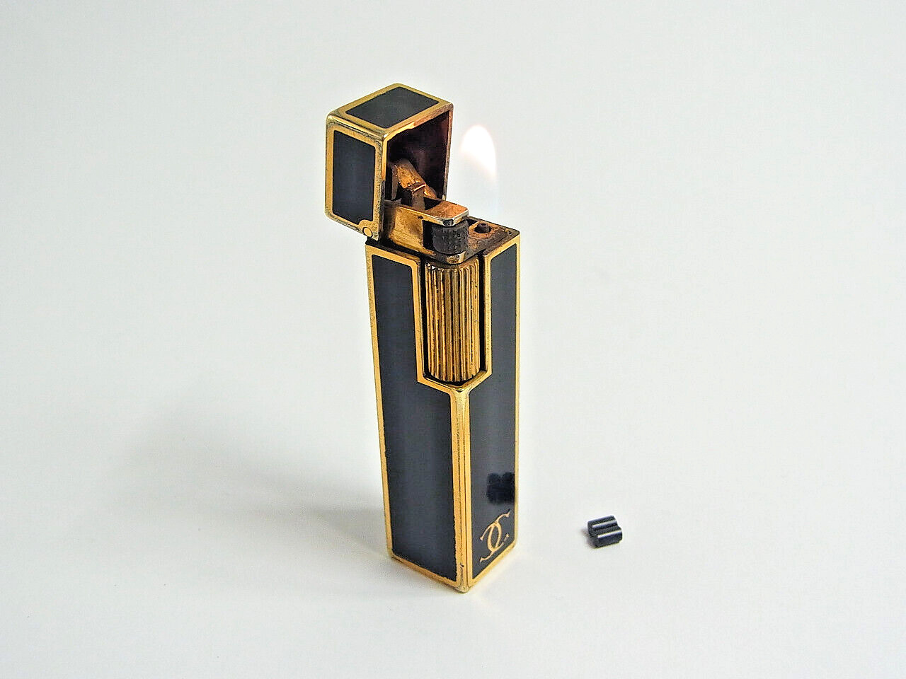Working Vintage Cartier Mini Lighter 18KGP & Black Lacquer w/2p flint Rare
