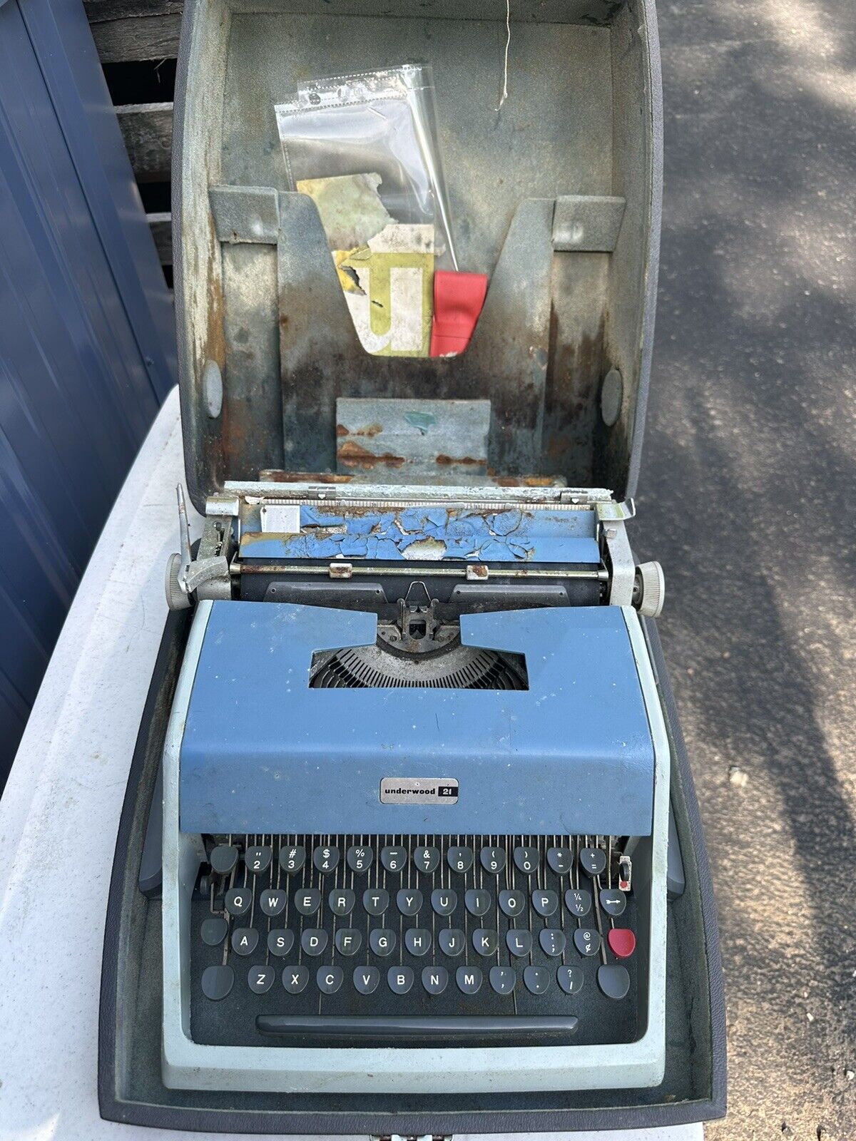 Vintage Olivetti Underwood 21 Portable Manual Typewriter Works Needs Oiled