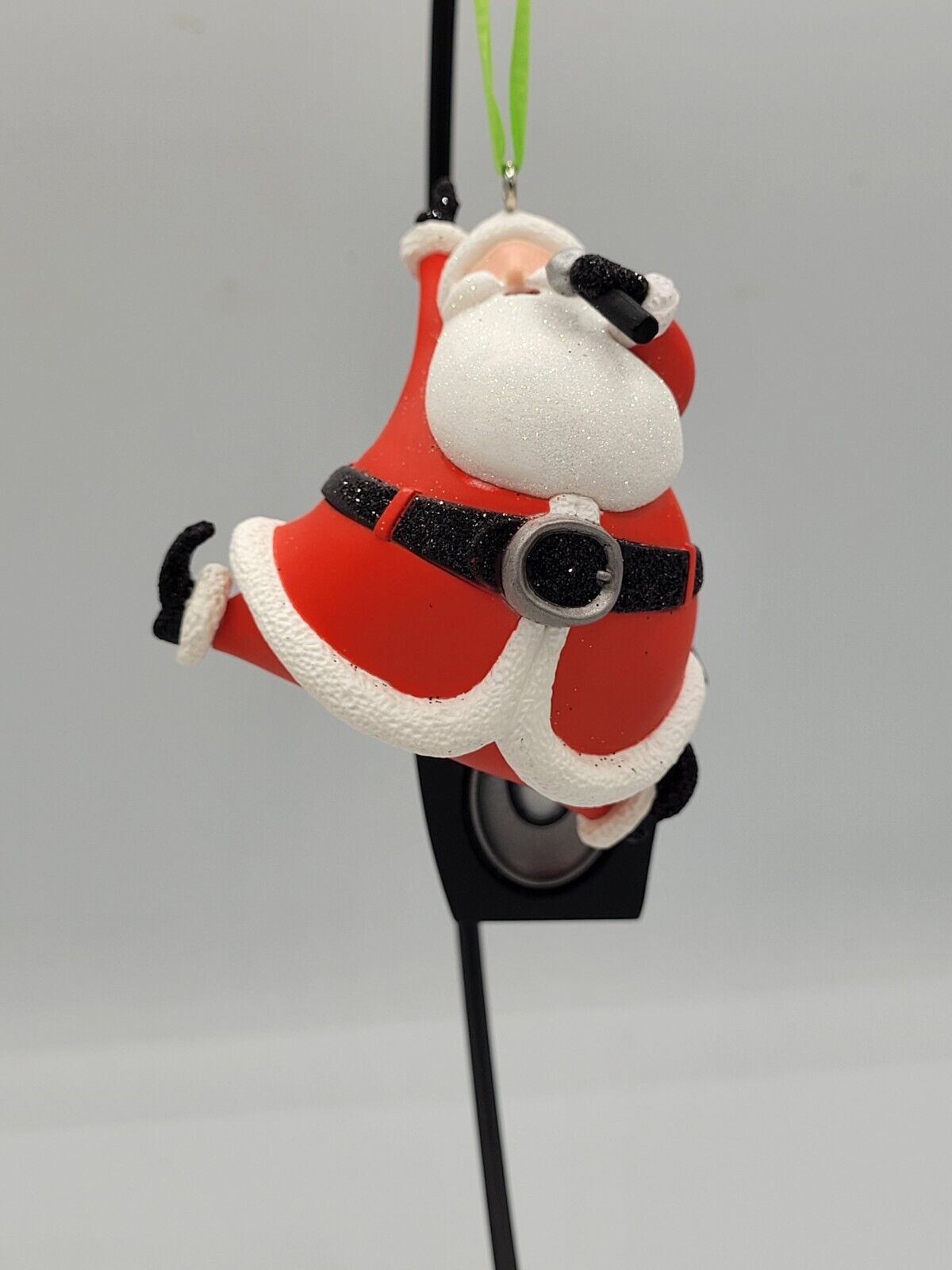 Hallmark Keepsake Ornament - Santa Claus Is Coming to Town -2010 Christmas ￼