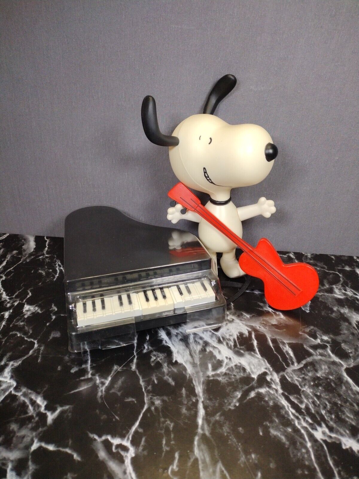 VTG Memory Lane Snoopy Peanuts Holding Piano Guitar Posable Figurine 7 inch READ