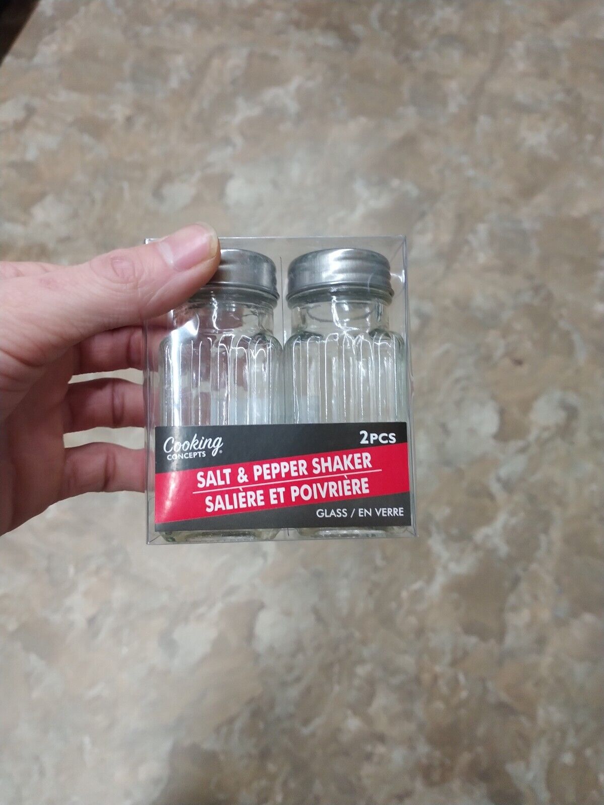 Salt and Pepper Shakers New Clear Glass Set of 2 by Cooking Concepts