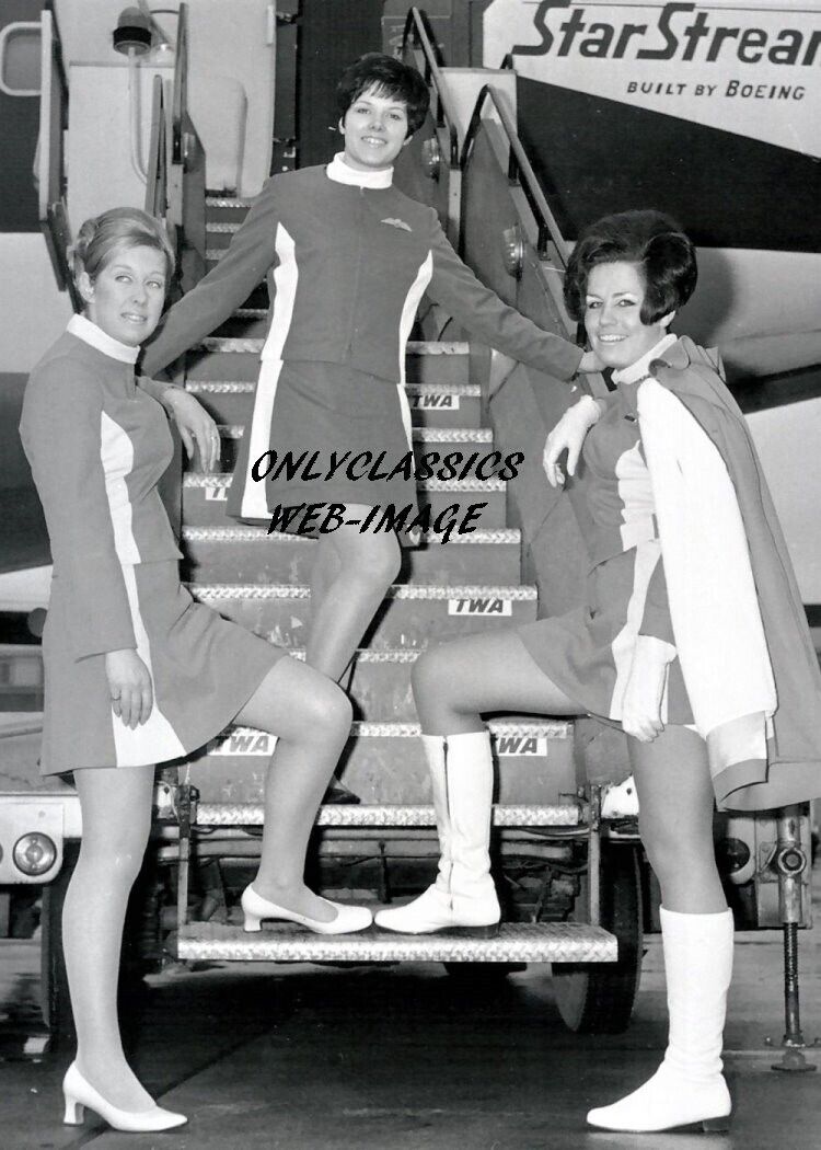 1968 TRANS WORLD AIRLINES STEWARDESS MODEL TWA UNIFORMS 5X7 PHOTO AVIATION PINUP