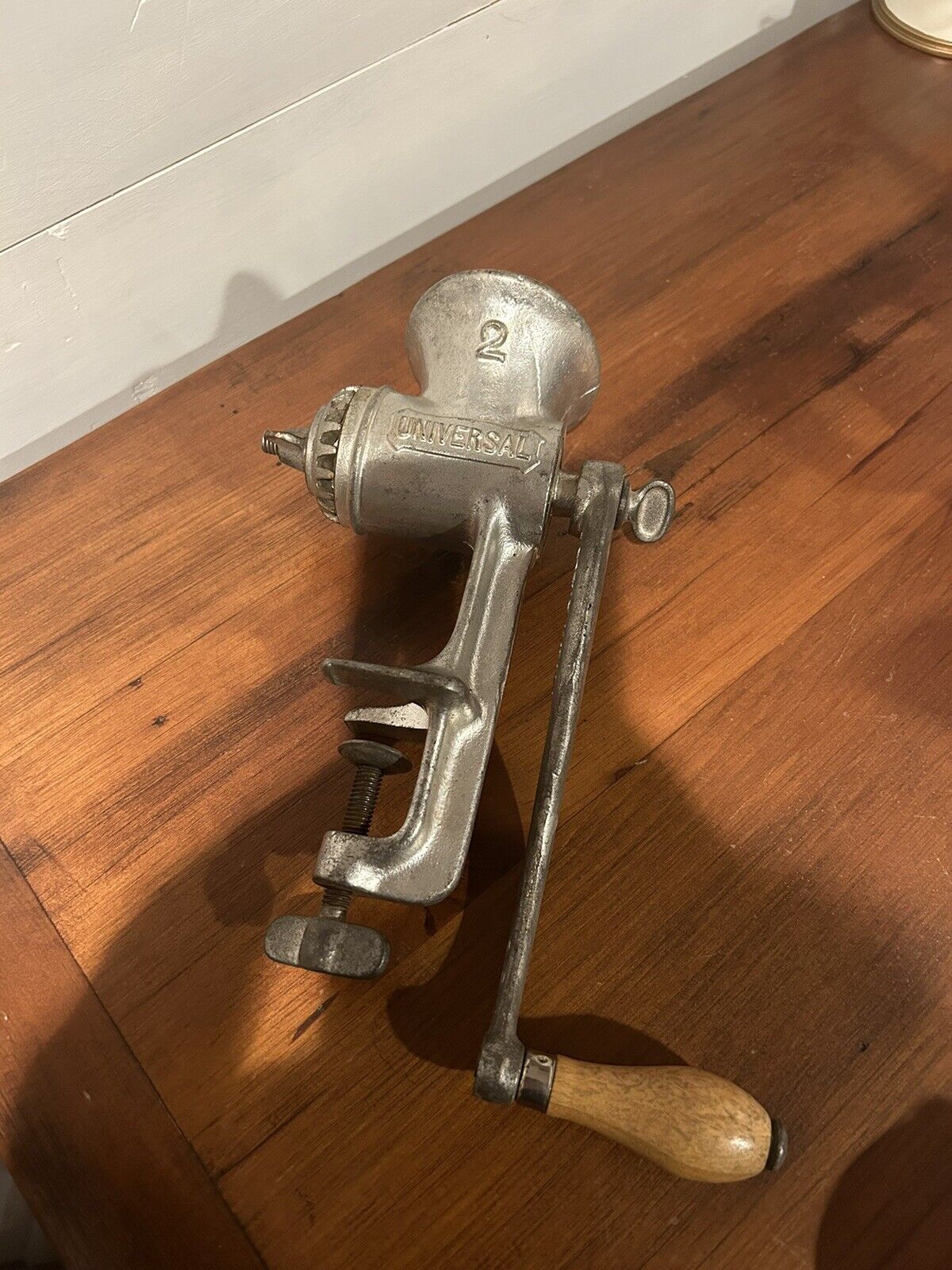 ANTIQUE UNIVERSAL NUMBER 2 HAND MEAT GRINDER. Made In USA