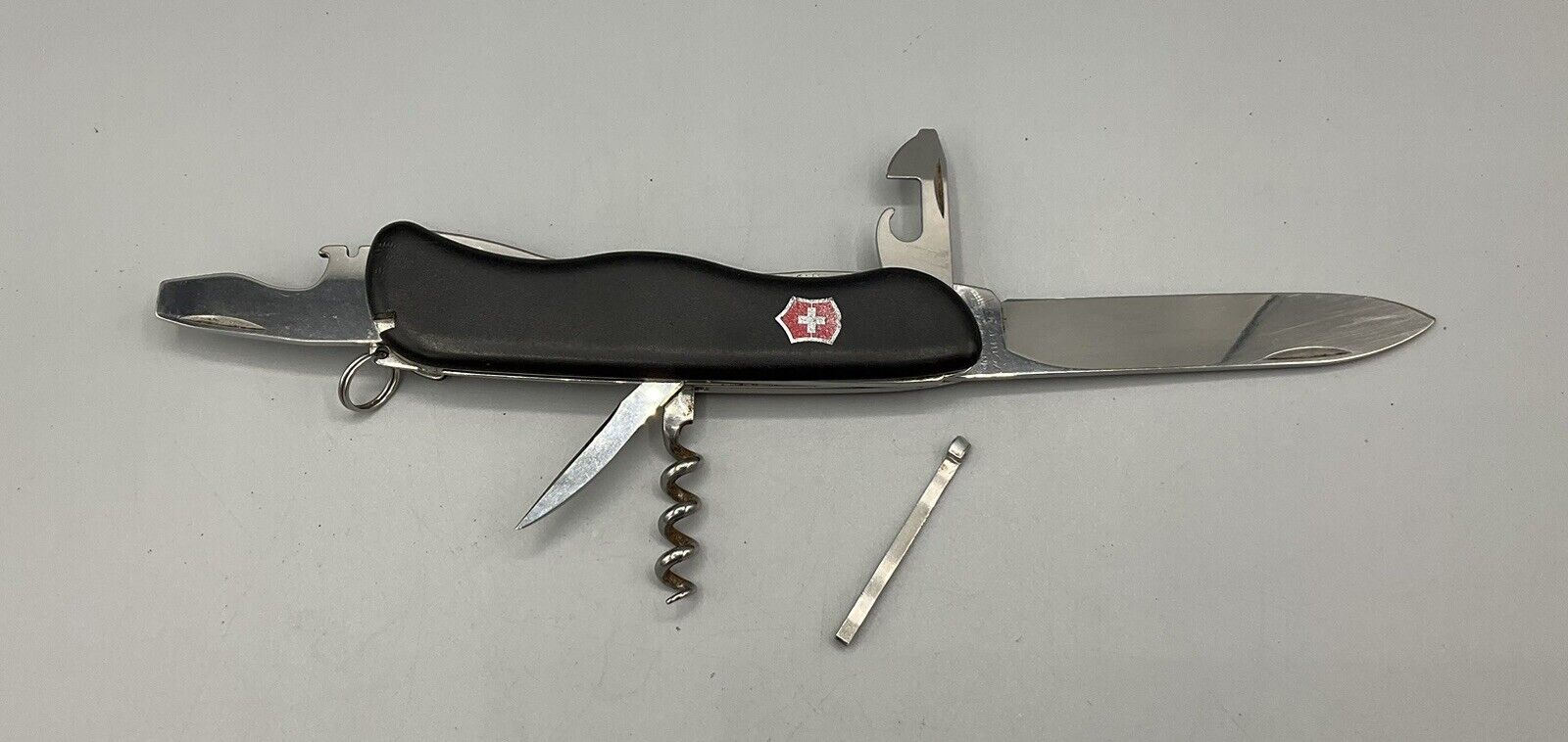 Victorinox Adventurer Black Swiss Army Knife Multi Tool DE-GM 9305297 Nice Read
