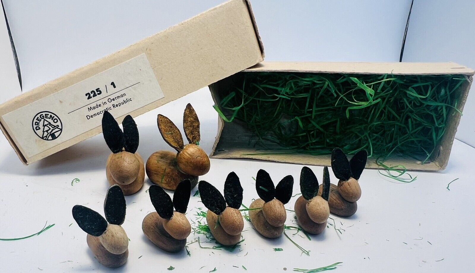 Vtg Erzgebirge Germany Wood Bunny Rabbits Easter Small Ulbricht Figurine Dregeno