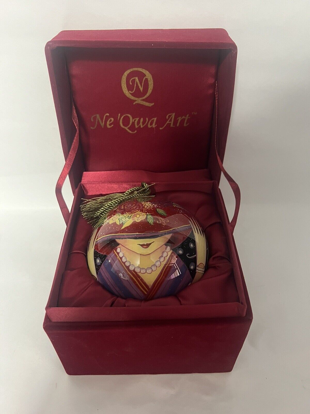 Ne'Qwa Art Glass Ball Ornament “Meet Me For Tea” Susan Winget Hand Painted.