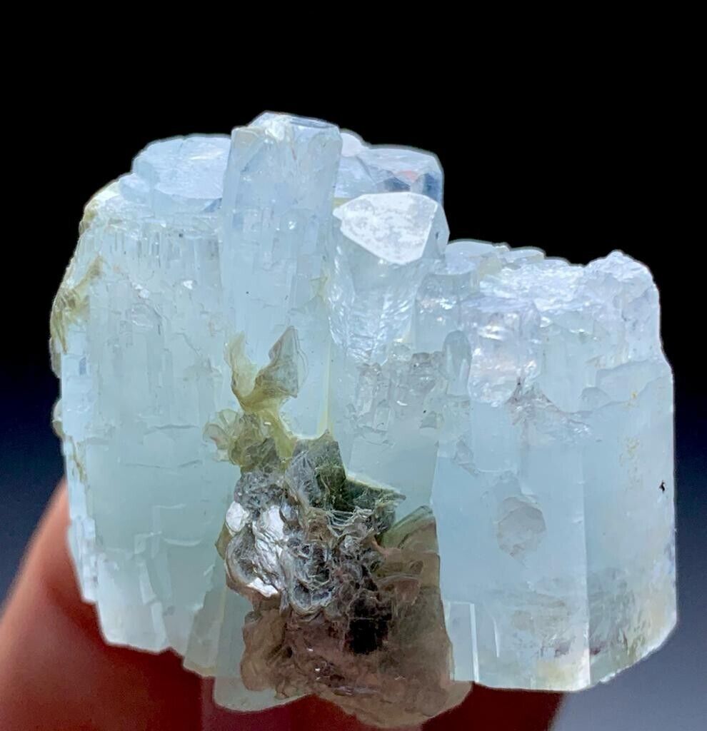 137 CT Top Quality of Aquamarine Crystal Bunch  Combine With Mica From Pakistan