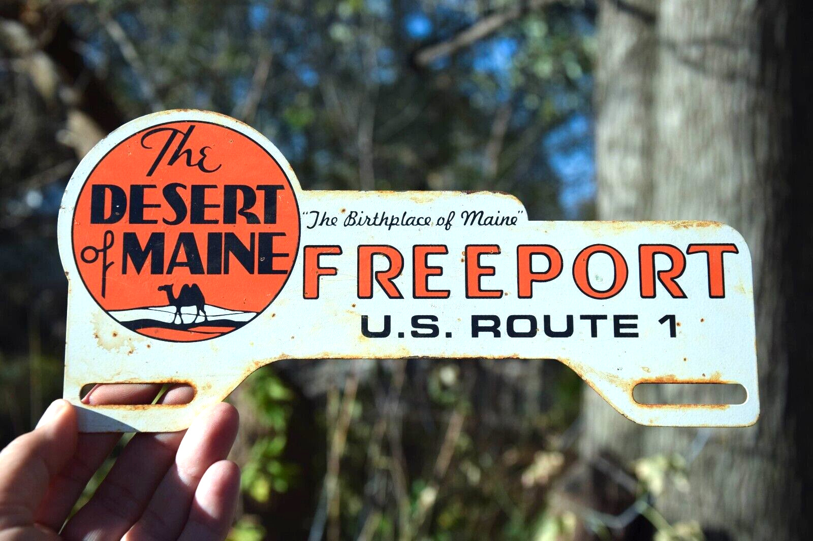 RARE 1950s DESERT MAINE FREEPORT US ROUTE 1 PAINTED METAL TOPPER SIGN CAMEL R121