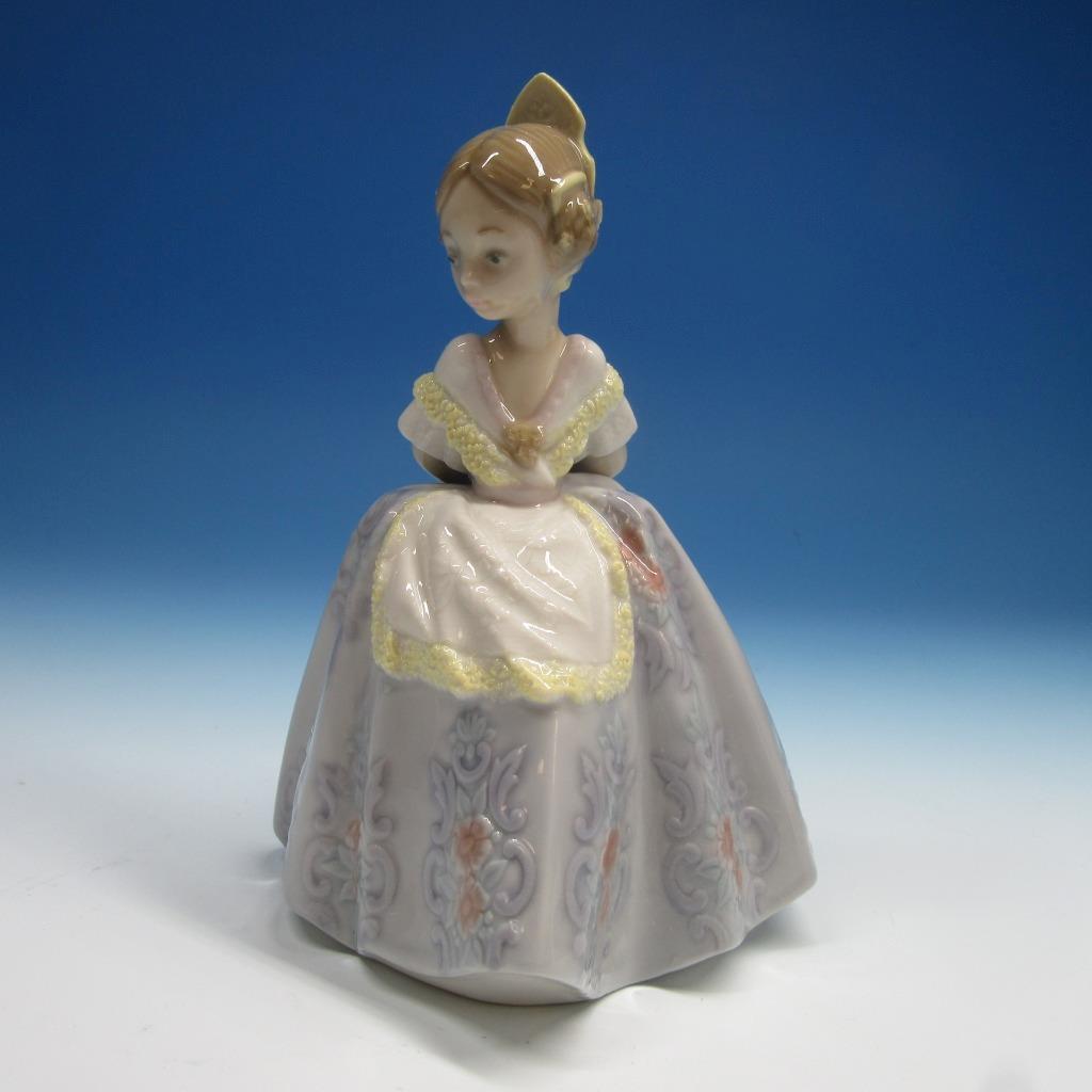 Lladro Spain Porcelain Figurine 5374 Pepita Dancing Valencian Dress - 5 inches