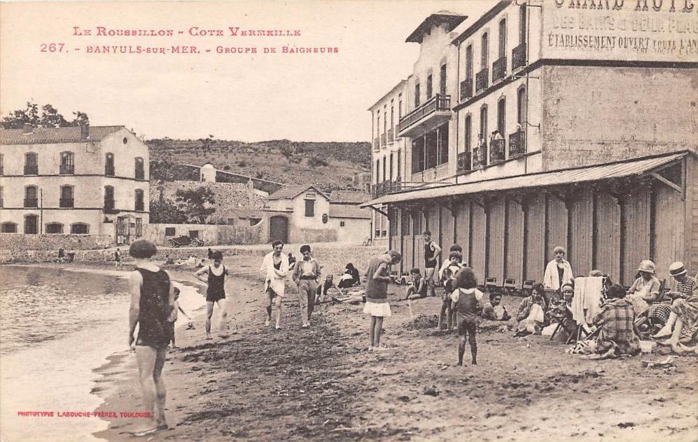 CPA 66 BANYULS SUR MER BATHER GROUP (Rare Picture