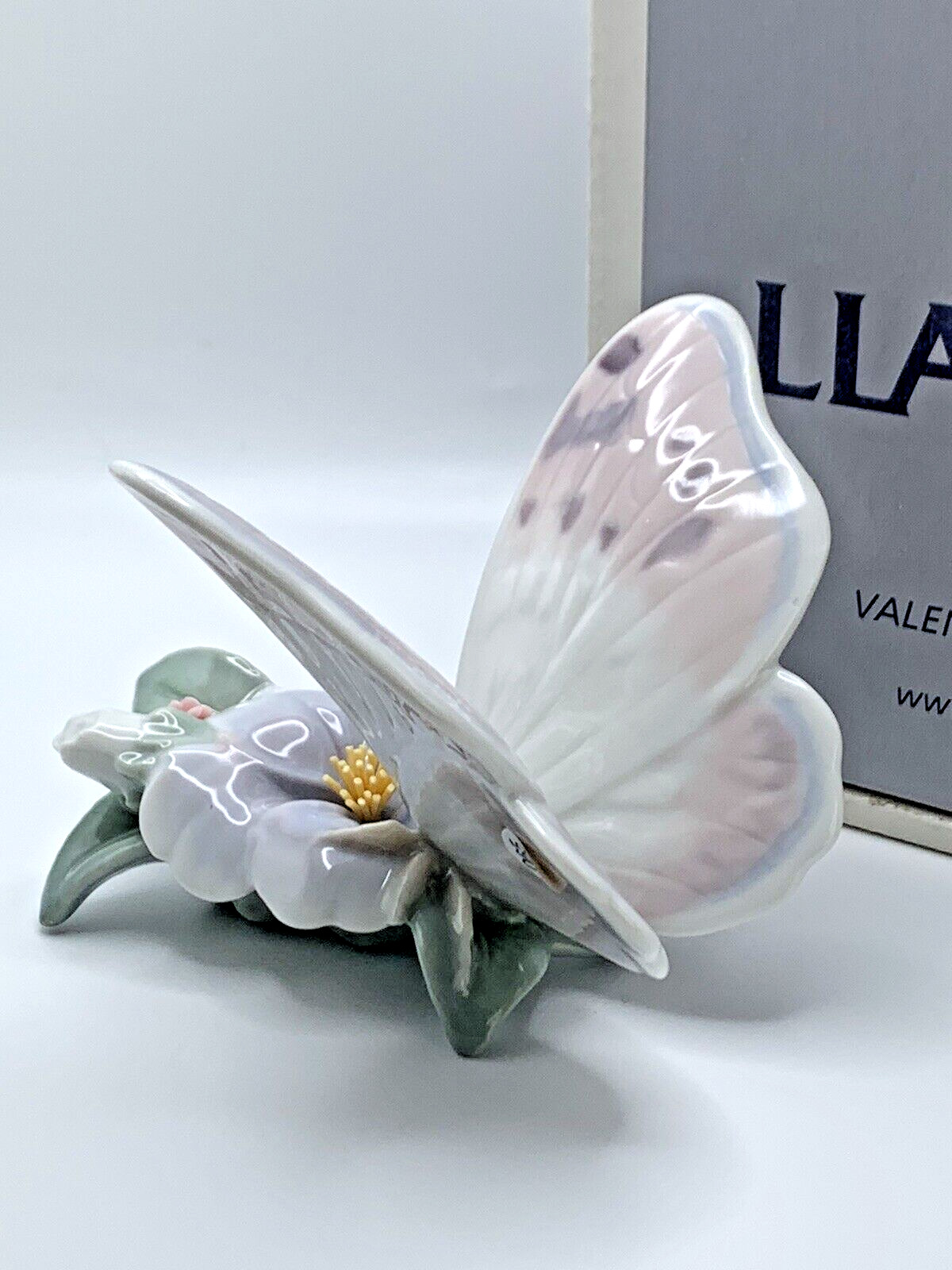 LLadro Spain Figurine # 6330 Refreshing Pause Butterfly Original BOX Glossy