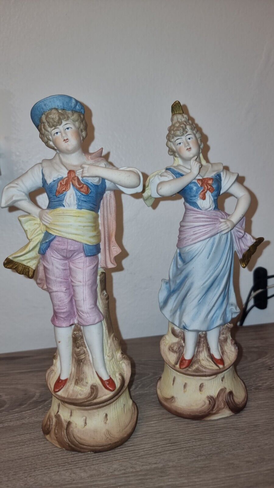 Vintage porcelain figurines HOMCO #3233 Young woman Young man Couple in love