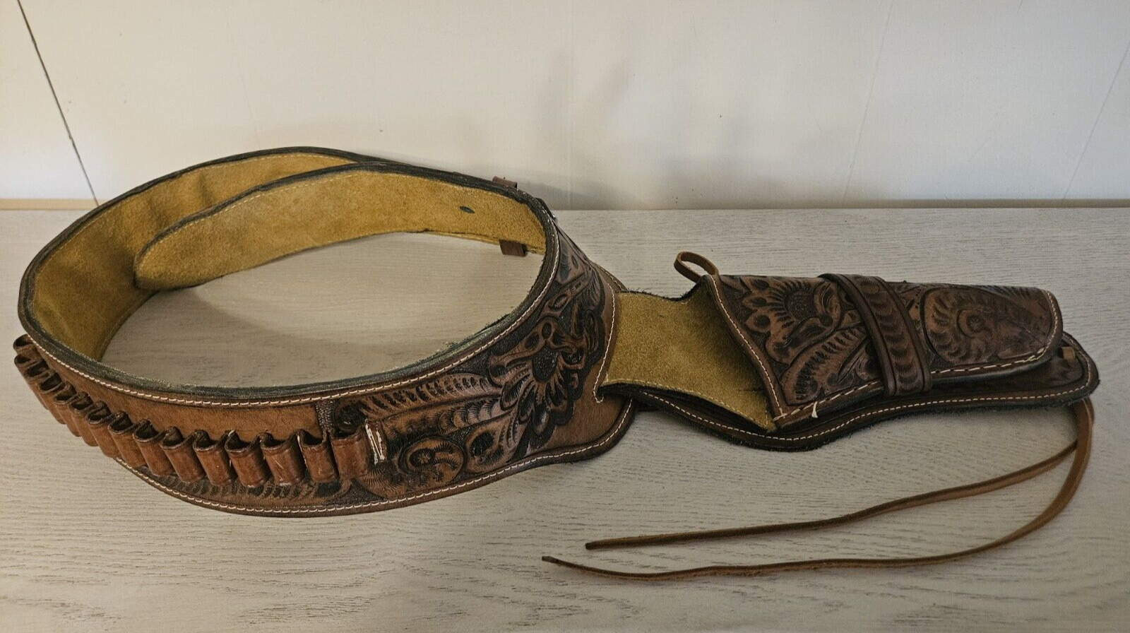 Vintage Genuine Leather Hand Tooled Buscadero Holster Mexico 60s-70s VERY NICE