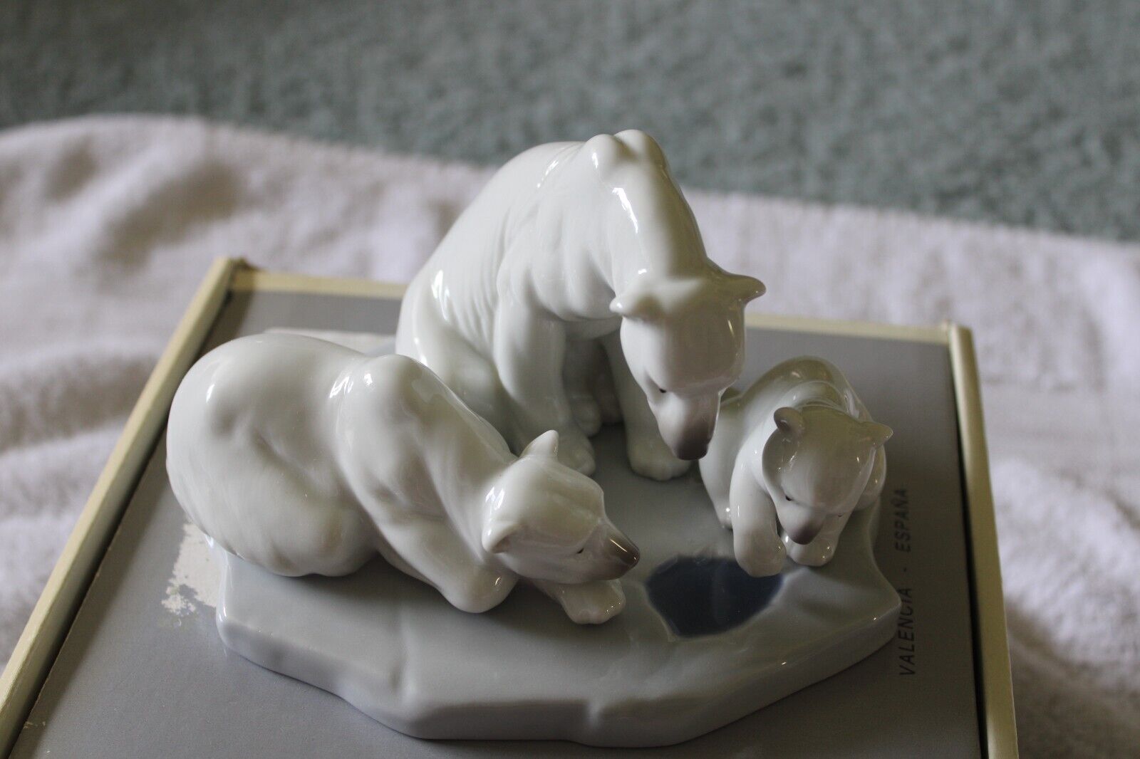 Lladro Figurine 1443  Bearly Love