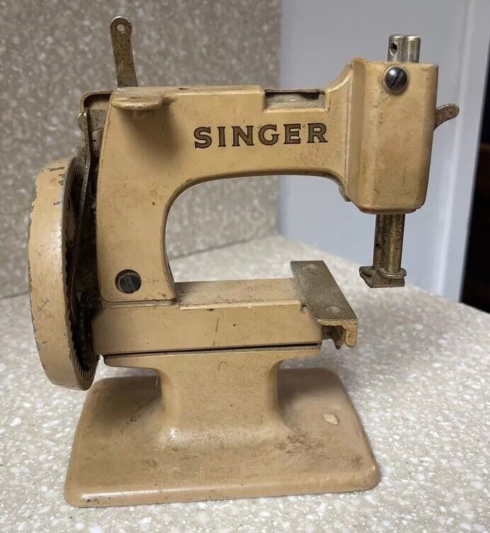 VTG Singer Model 20 Toy Sewing Machine for Parts or Restore Kids Childs Mini