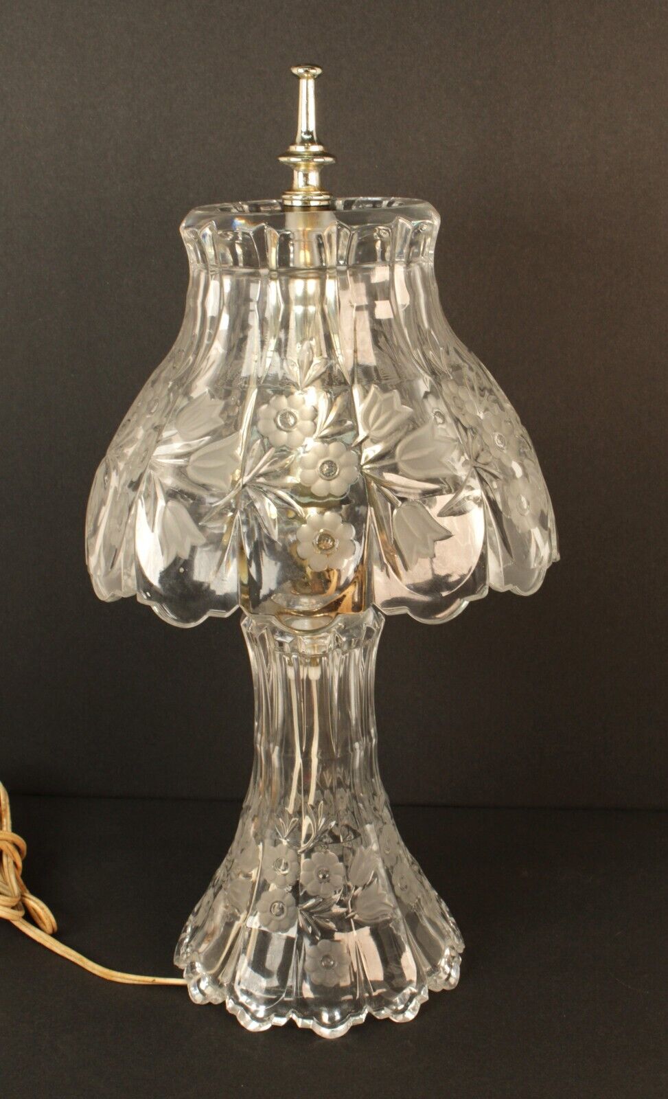Vintage Wilmar Co. Cut Crystal Lamp Vanity Table Boudoir Lamp