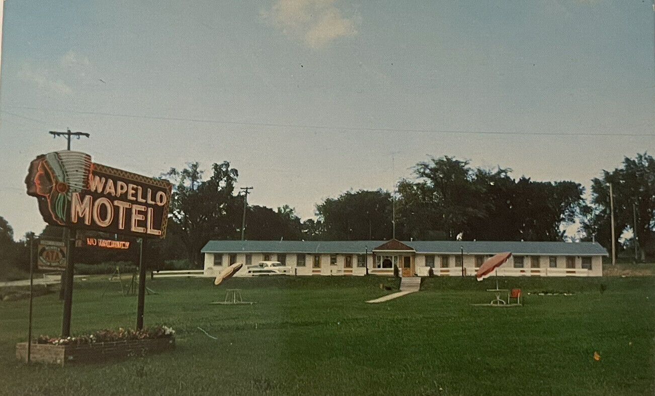 Wapello Motel, Highway 34, Ottumwa, Iowa IA - Vintage Chrome Postcard c1965