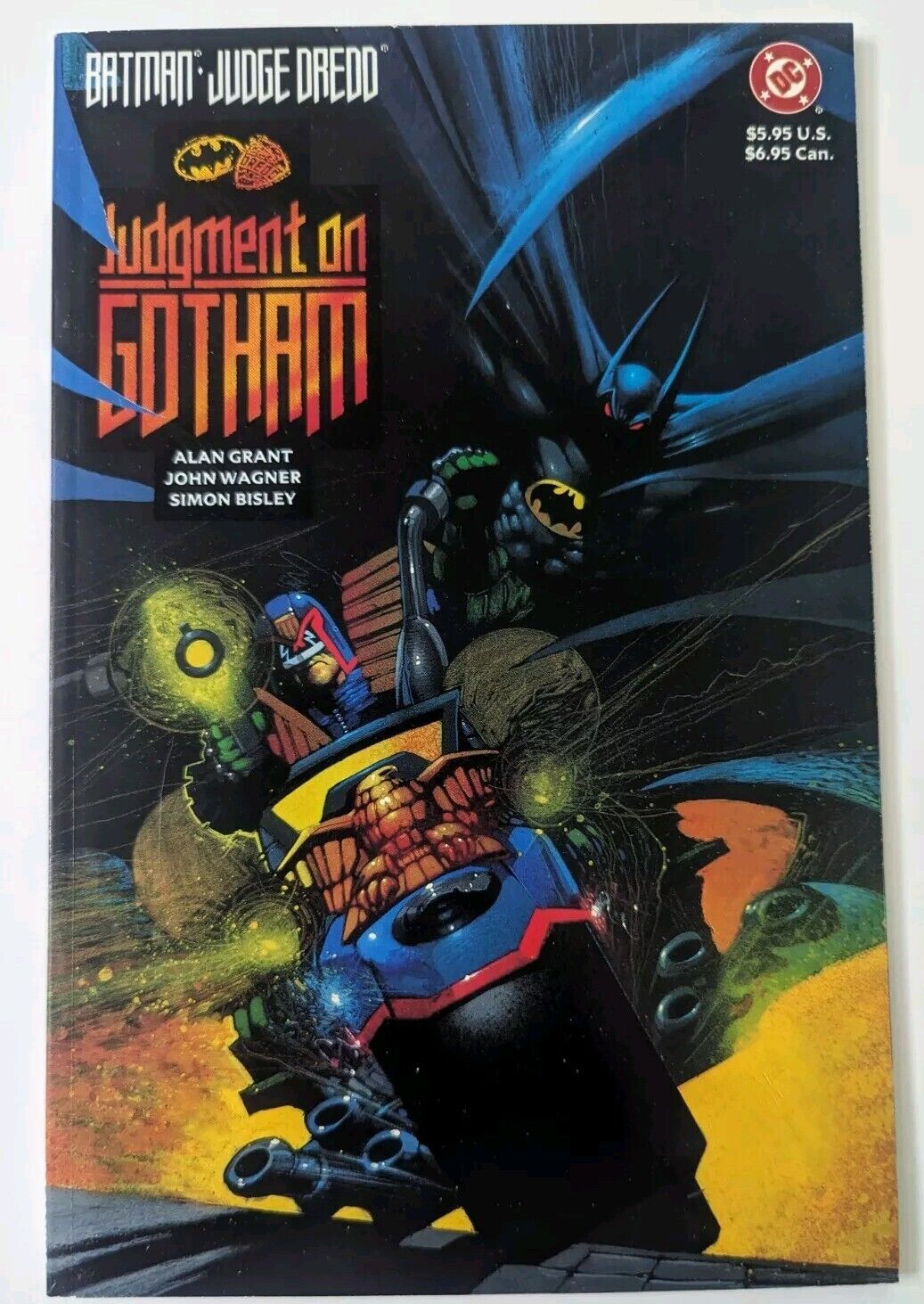 Batman Judge Dredd : Judgement on Gotham Comic Book, DC Comics, Pre-Owned