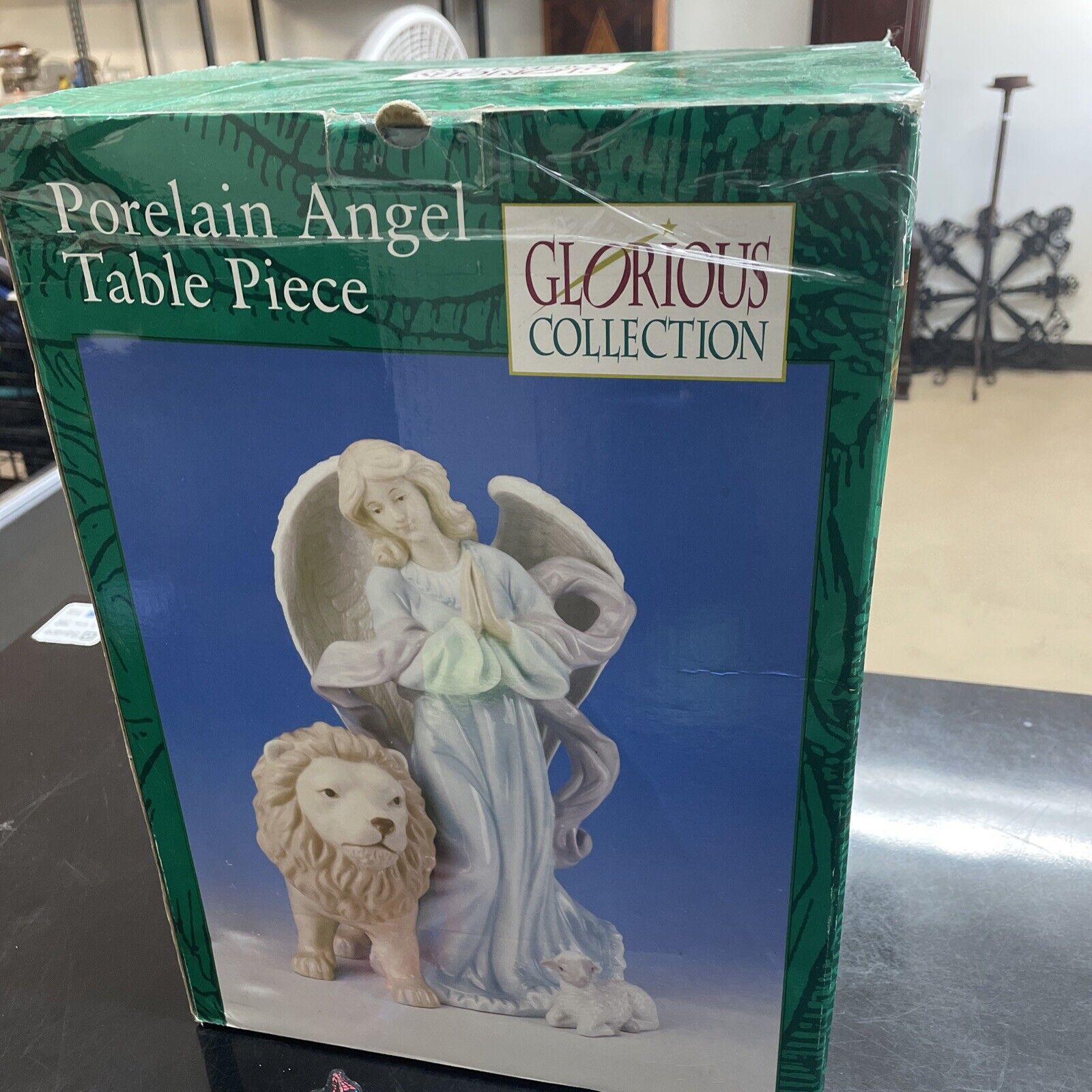 CRACKER BARREL GLORIOUS COLLECTION ANGEL, LION, LAMB PORCELAIN TABLE PIECE & BOX