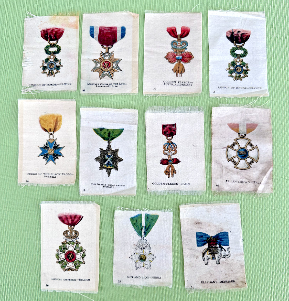 11 ANTIQUE TOBACCO CIGARETTE SILKS FEATURING MILITARY MEDALS B648