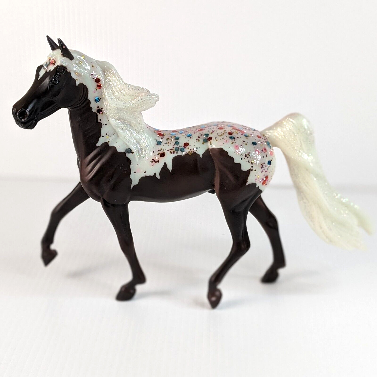 Breyer Freedom Series Classics Cupcake Decorator Series Model Horse