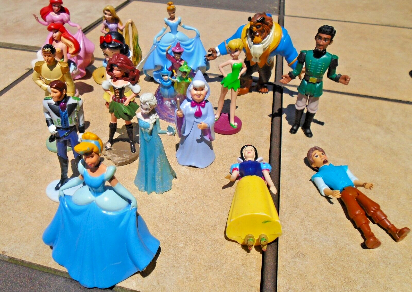 L@@k: Disney Lot Of 17 PVC Figures Toys Cake Toppers Figures Princesses++
