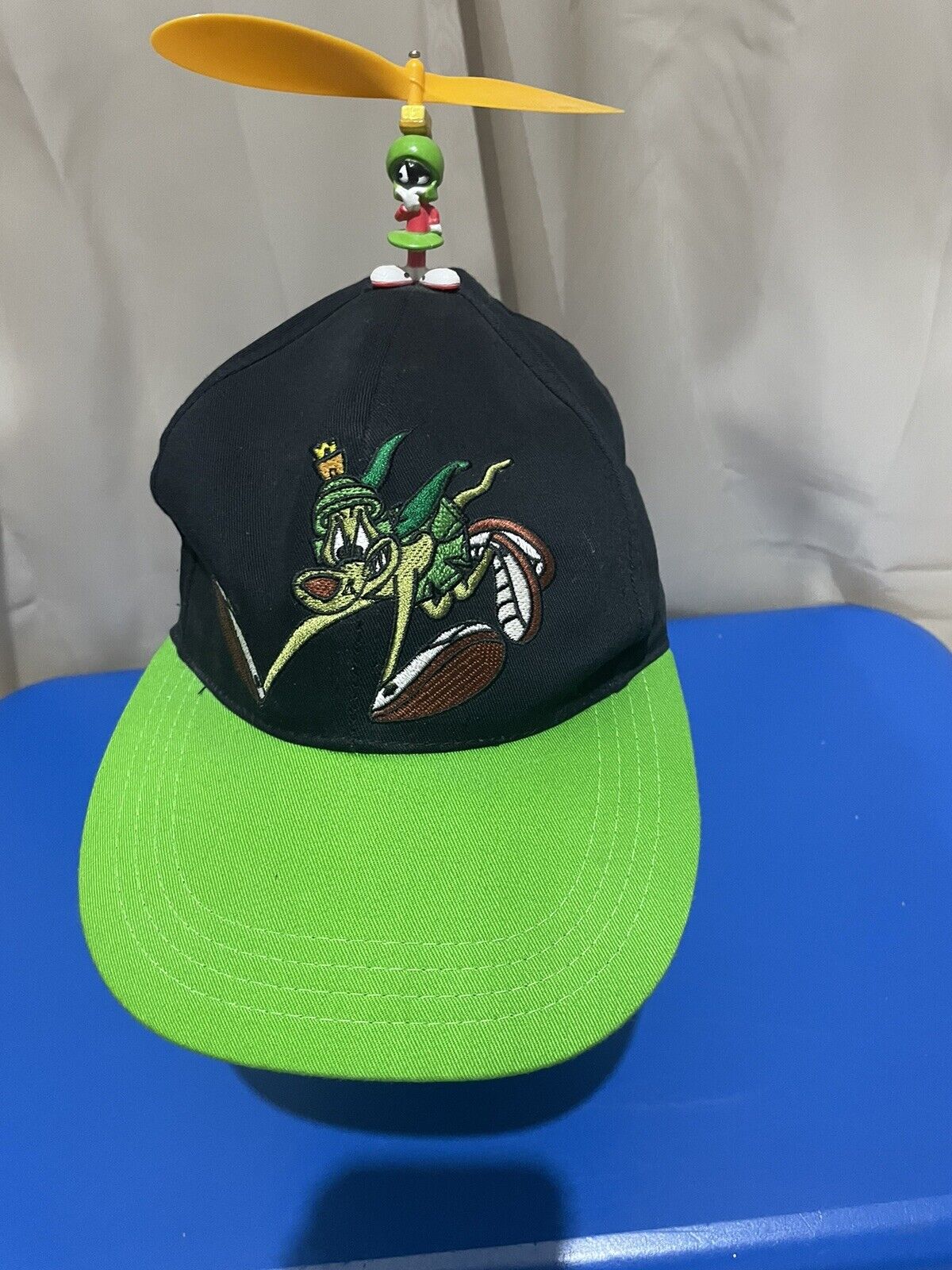 VINTAGE SIX FLAGS MARVIN MARTIAN YOUTH SNAPBACK SPINNER CAP LOONEY TUNES 1994