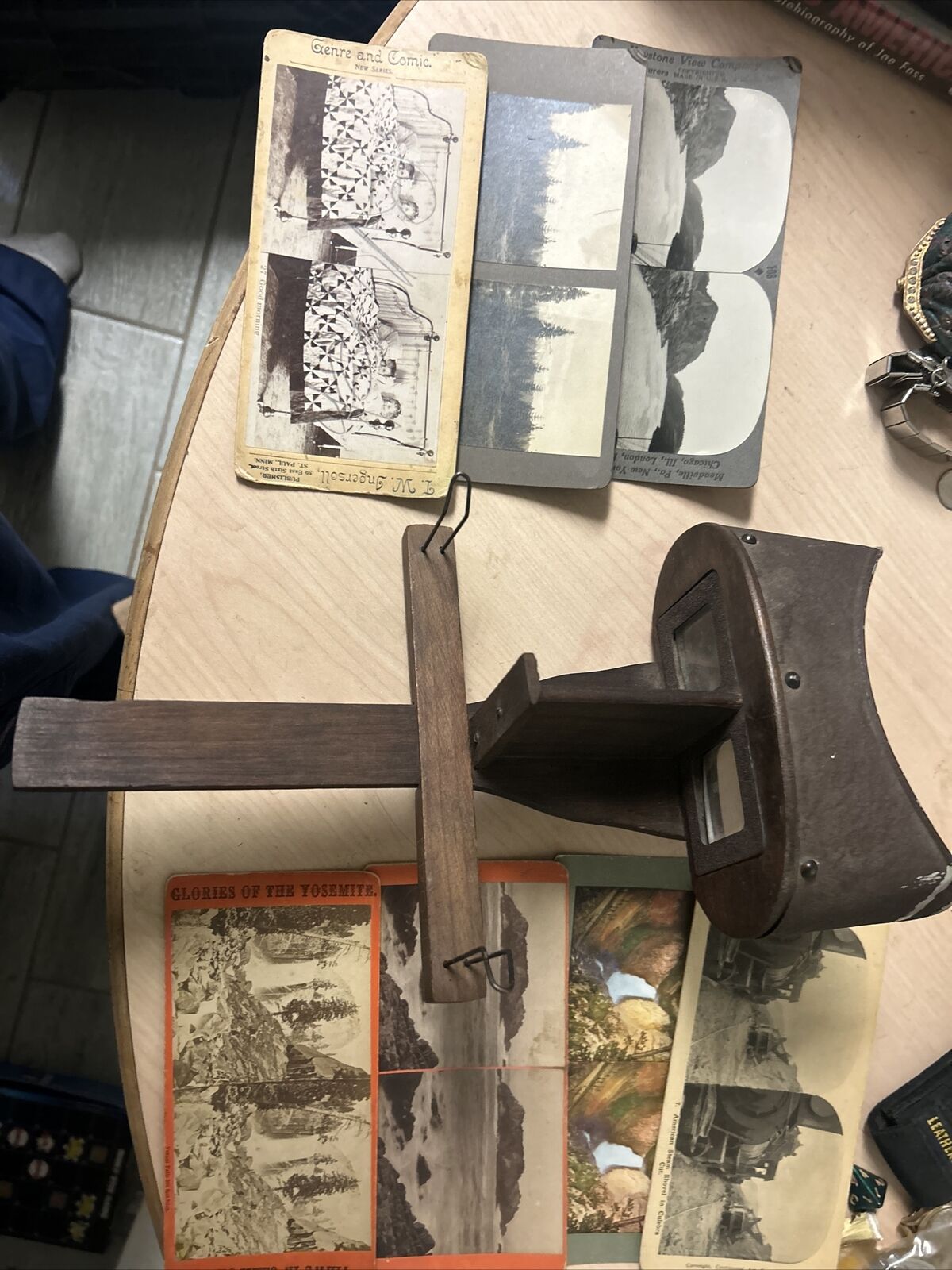 Antique stereoscope viewer and images