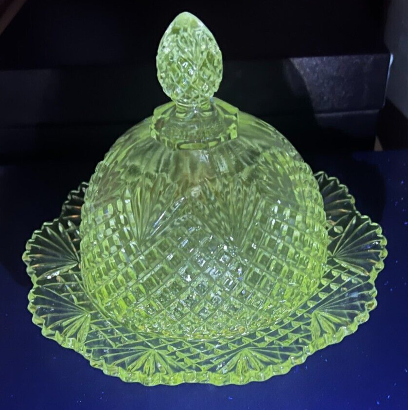 Atq US Glass Butter Dish 15041 (OMN) Pattern Pineapple and Fan EAPG 1895 UV Glow