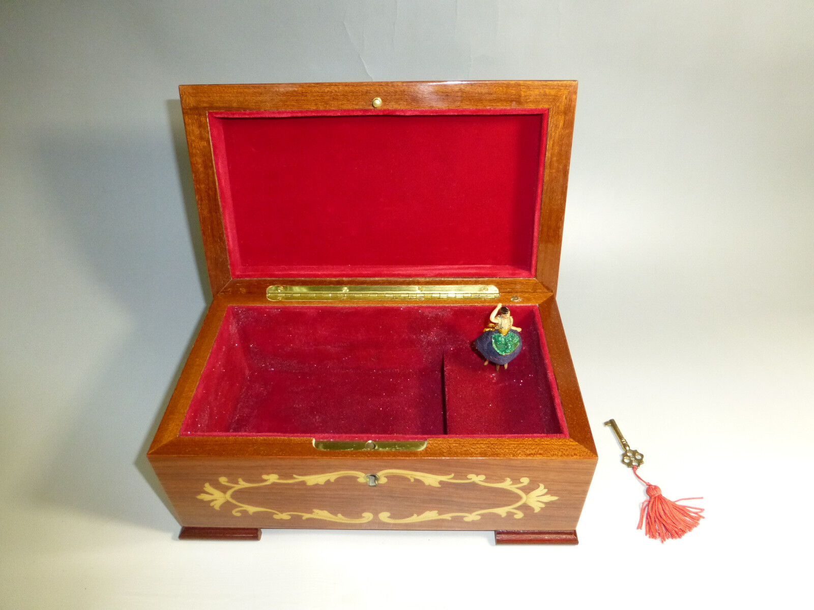 EXC VINTAGE REUGE DANCING BALLERINA MUSIC JEWELRY BOX JUST SERVICED (SEE VIDEO)