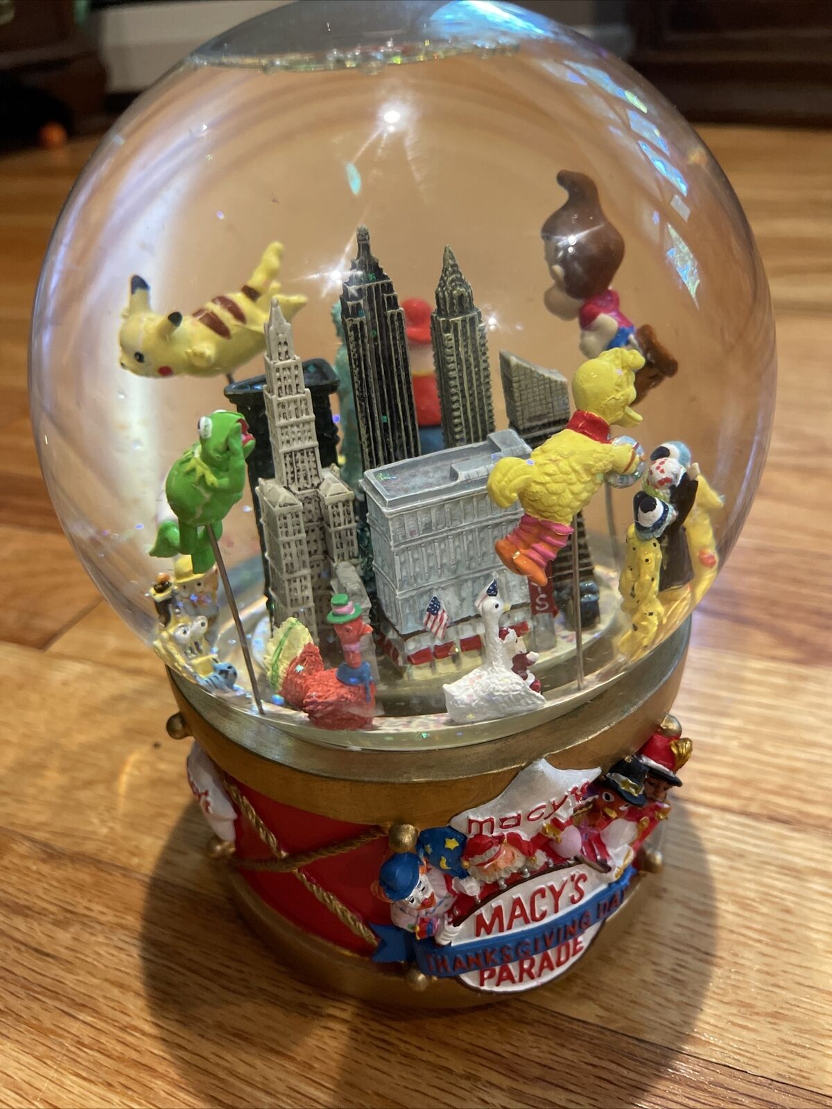 2002 Macy’s Thanksgiving Day Parade Musical Snow Globe